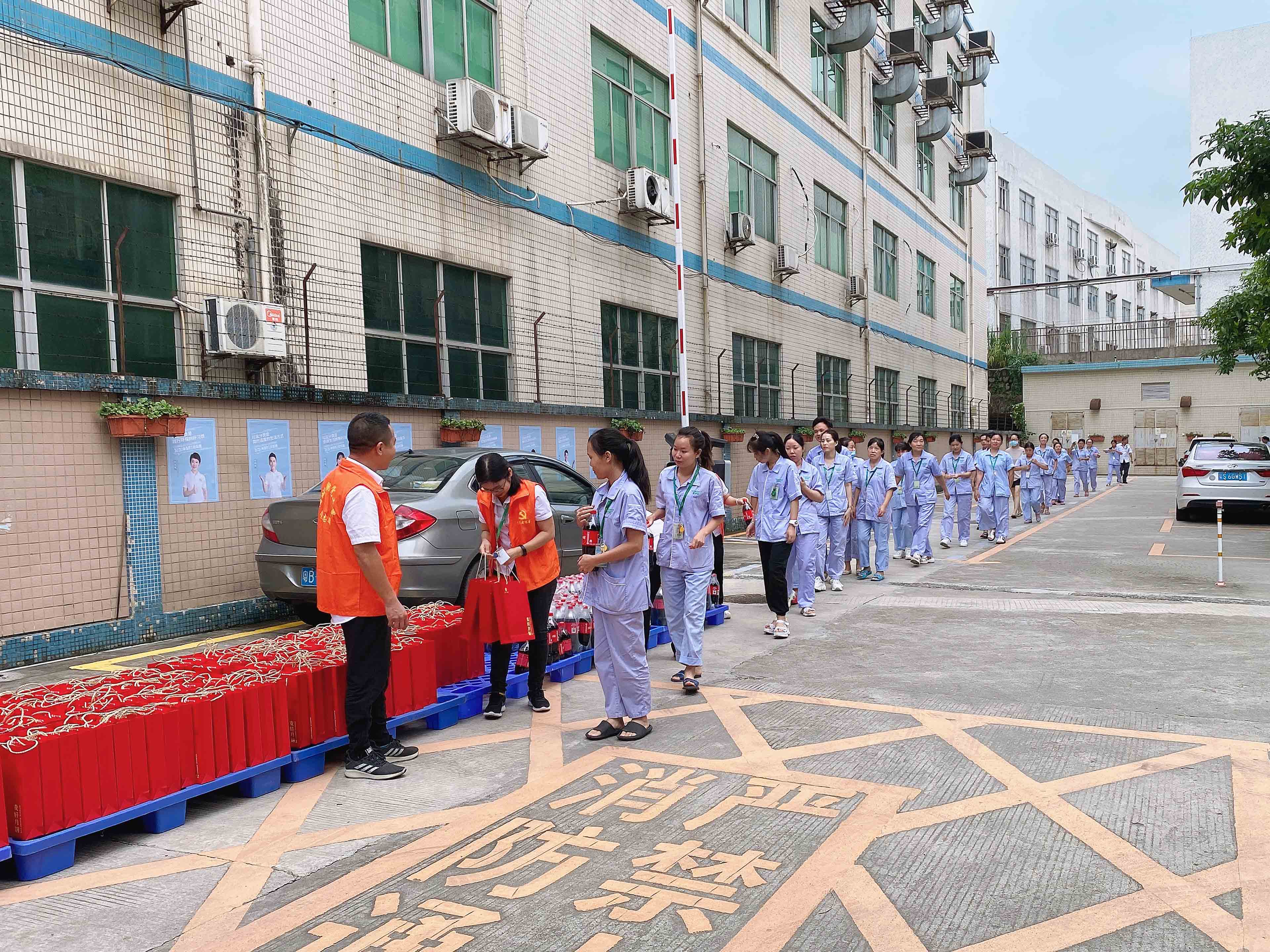 國慶中秋雙節(jié)同慶，雅香麗預(yù)祝大家度過一個平安祥和、喜慶歡樂的假期！