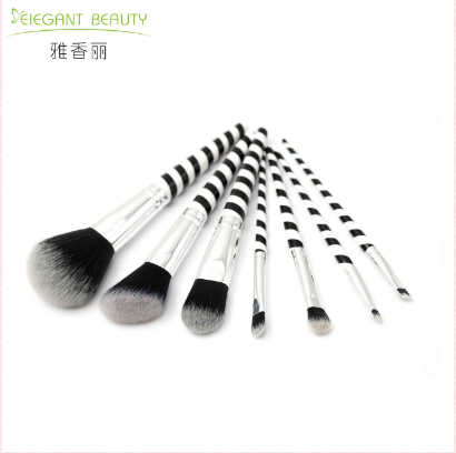 新買的化妝刷需要清洗么，該如何清洗呢？