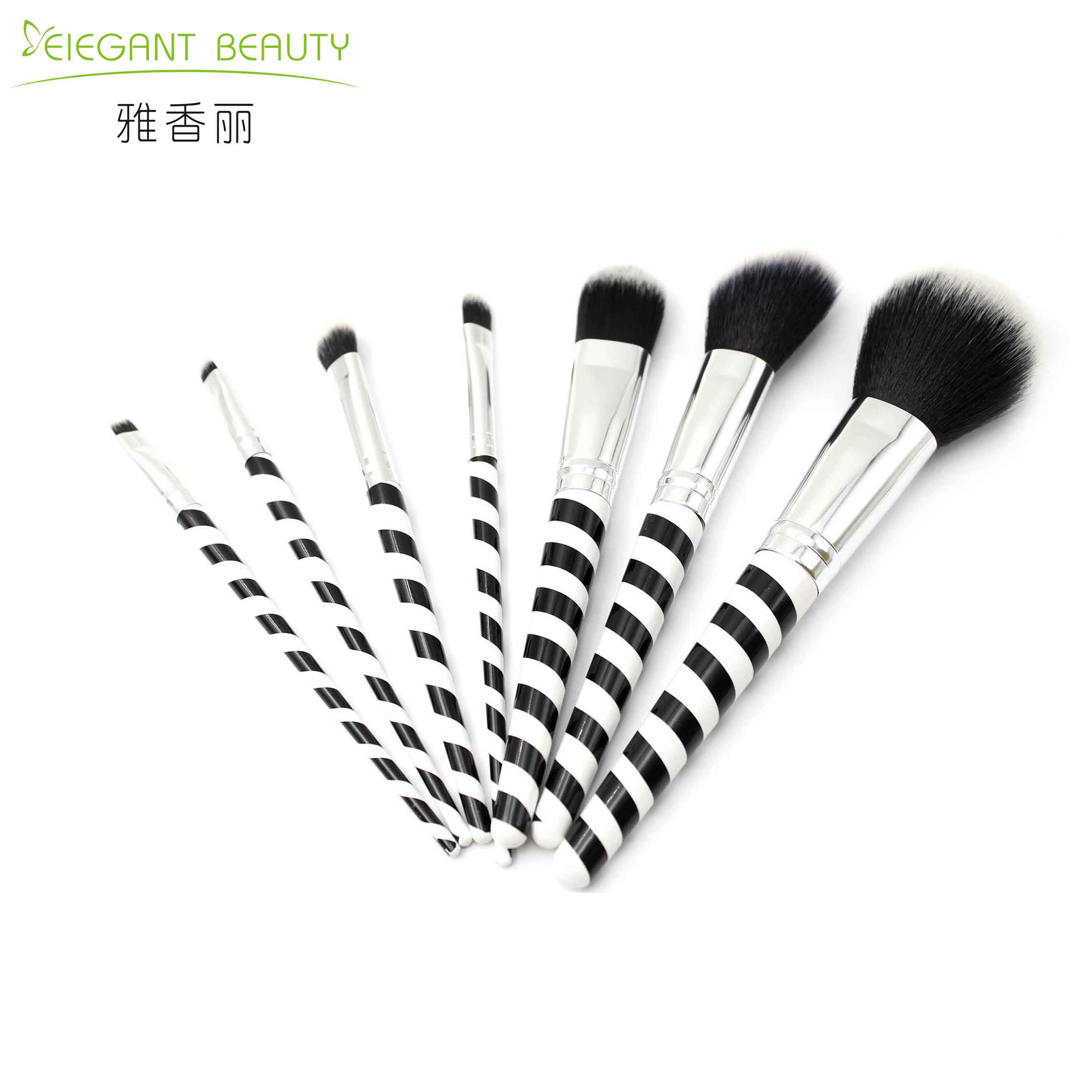 清理化妝刷上彩妝殘留的正確方法，你知道嗎？