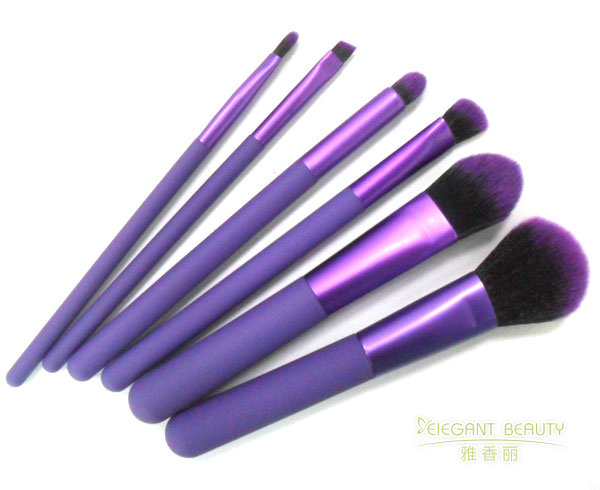 化妝刷有哪些不常見的使用方法？
