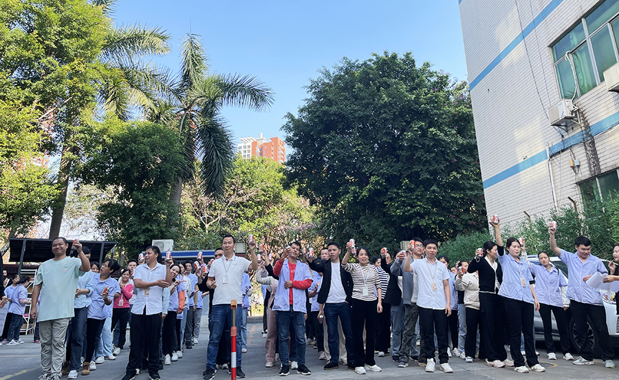 ”聚力同行 繩彩飛揚(yáng)“~拔河比賽在雅香麗人的一聲聲吶喊助威中圓滿結(jié)束！