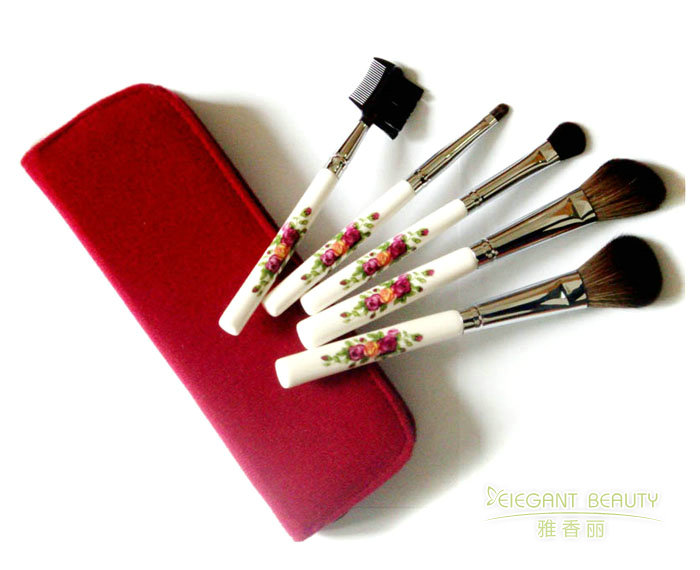 成套化妝刷的搭配原則：如何根據(jù)彩妝產(chǎn)品選刷子